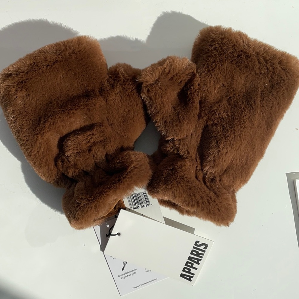 Fingerless faux fur gloves